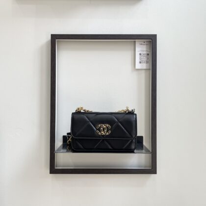Chanel 19 Phone Bag Black Lambskin GHW