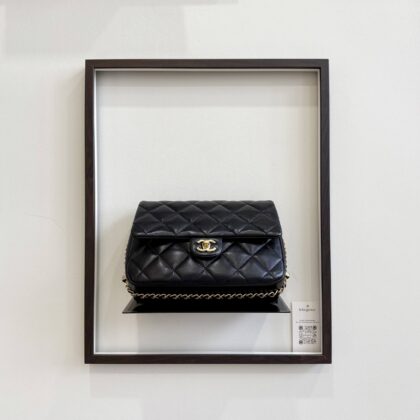 Chanel Chainaround 24cm Flap Black Lambskin GHW