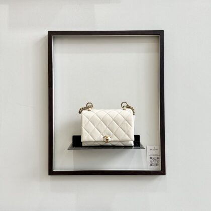 Chanel Pearl CC Clasp Bag Off-White Lambskin GHW