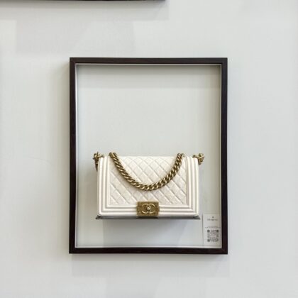 Chanel Old Medium Boy Flap Ivory Creme Caviar GHW