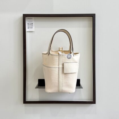 Hermes Lock 18 Pocket Bag Ecru/Nata Toile GHW