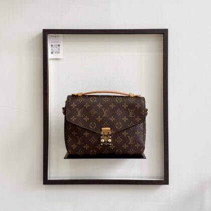 LV Pochette Metis Monogram GHW