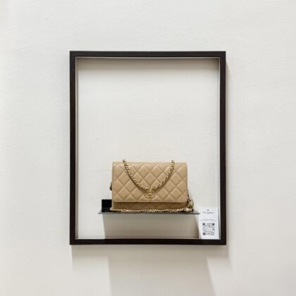 Chanel WOC CC Pearl Crush Beige Lambskin GHW
